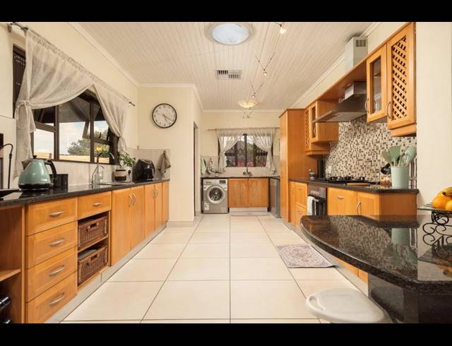 4 BEDROOM HOUSE FOR SALE IN GLENVISTA